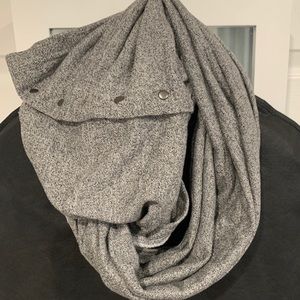 ROOTS Fleece Wrap